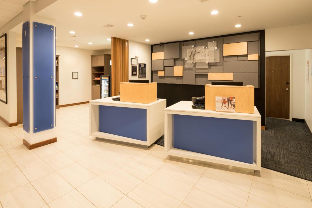 Holiday Inn Express Hotel & Suites Bay City By Ihg Exterior photo