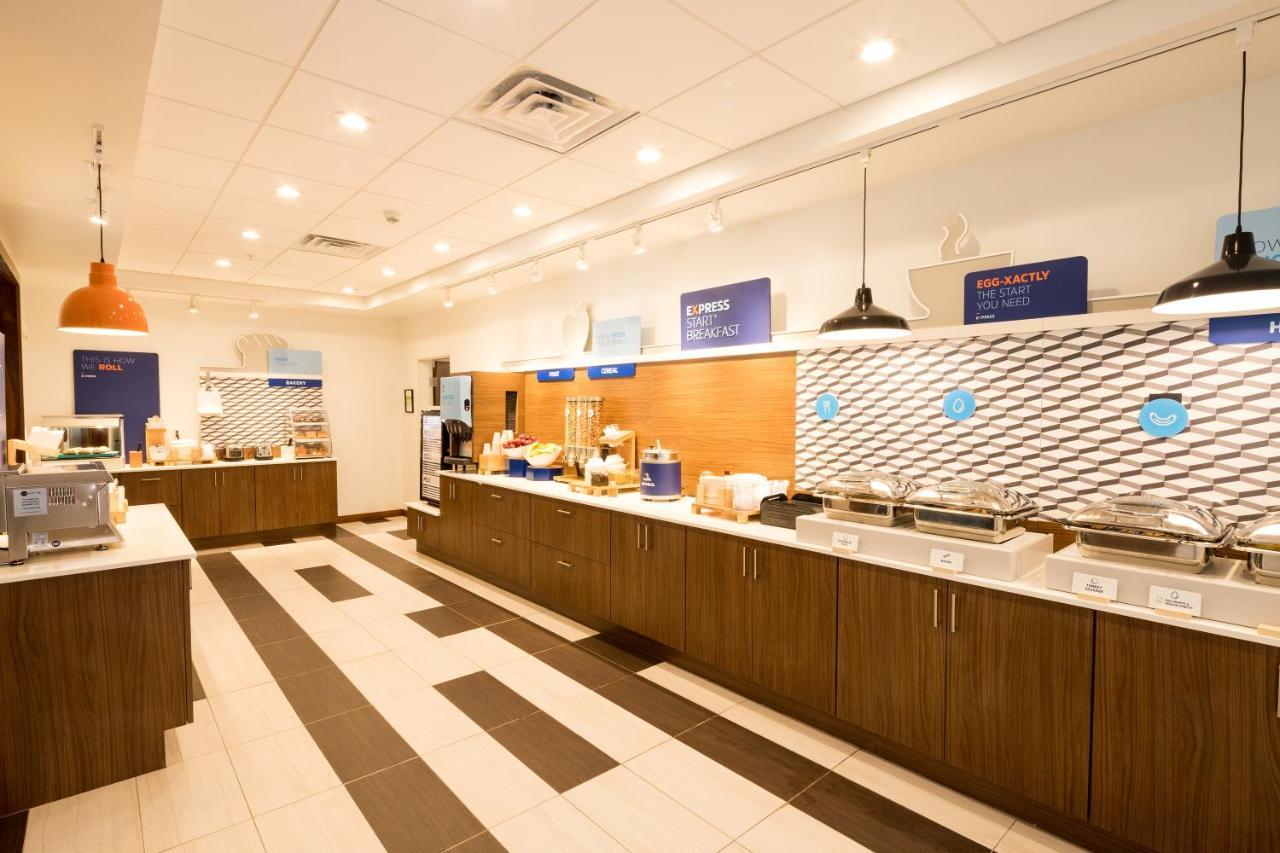 Holiday Inn Express Hotel & Suites Bay City By Ihg Exterior photo