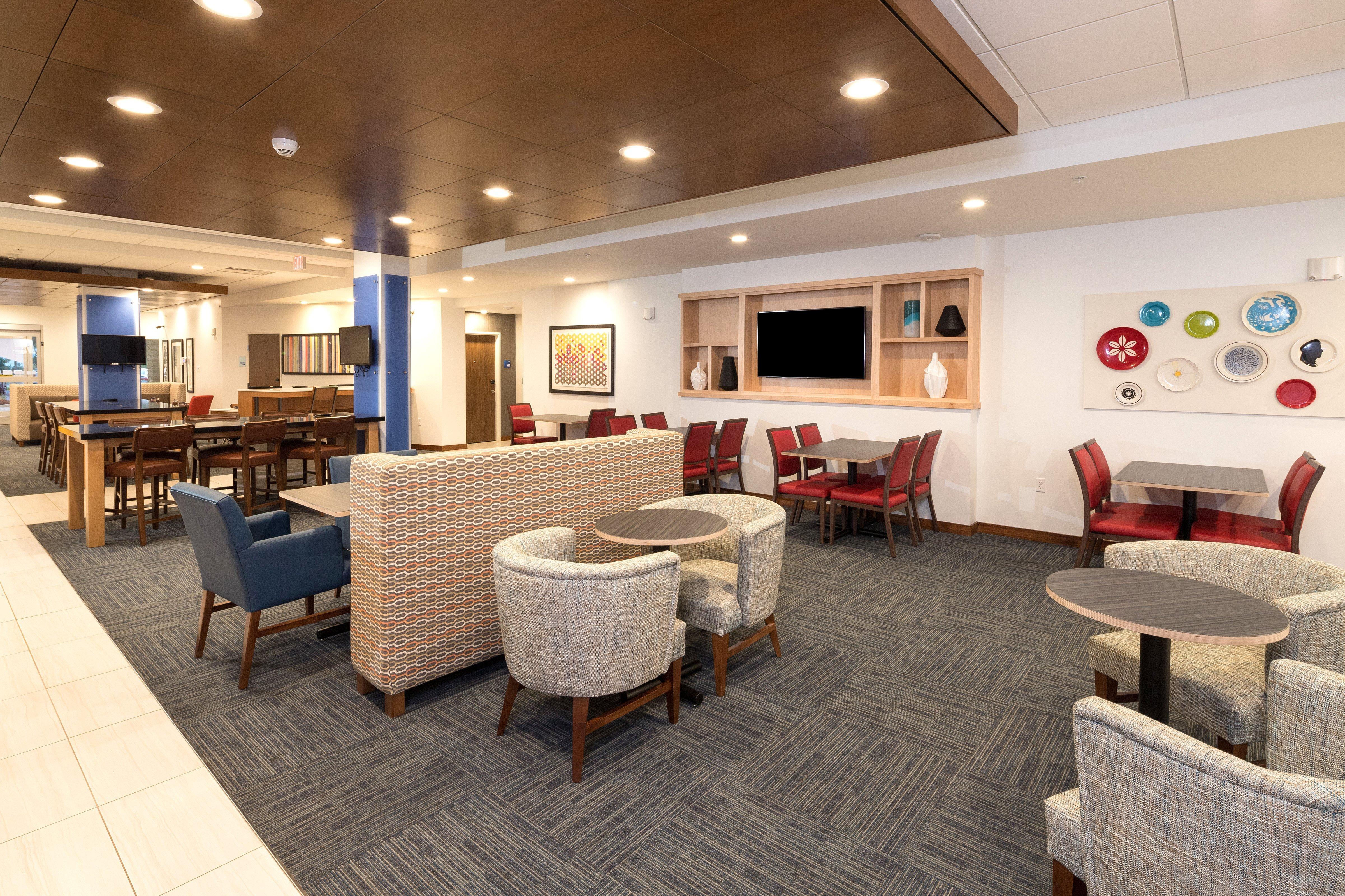 Holiday Inn Express Hotel & Suites Bay City By Ihg Exterior photo